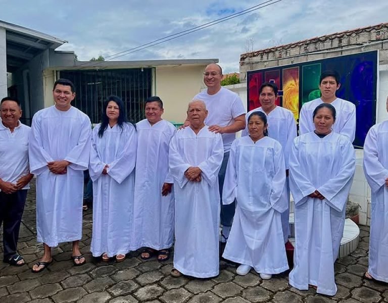 Bautismos: Celebrando la Fe que Transforma Vidas